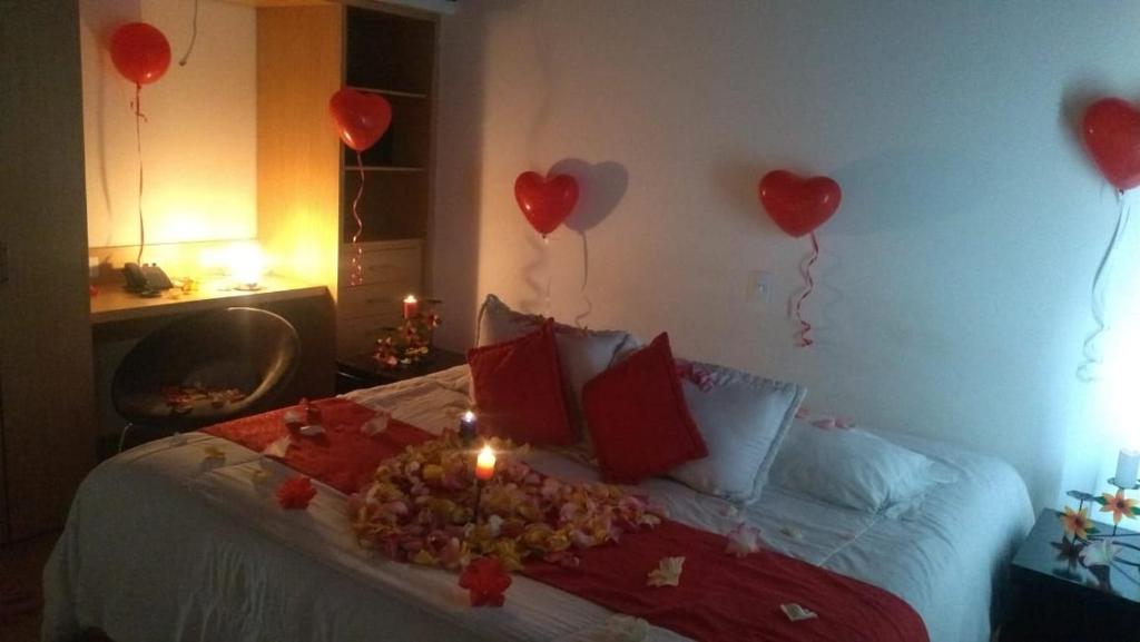 Postel nebo postele na pokoji v ubytování Hotel TuKasa Inn