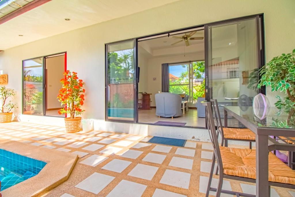 Bazén v ubytování VIEW TALAY VILLAs POOL 155, JOMTIEN BEACH, PATTAYA nebo v jeho okolí