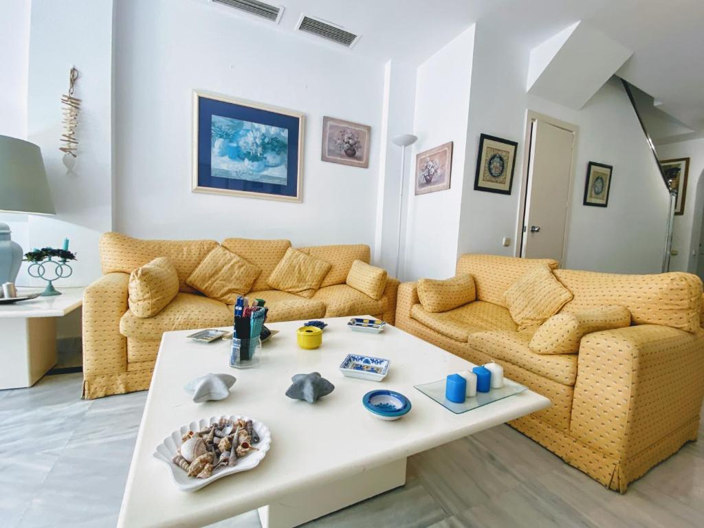 Posedenie v ubytovaní Marbella House - EaW Homes