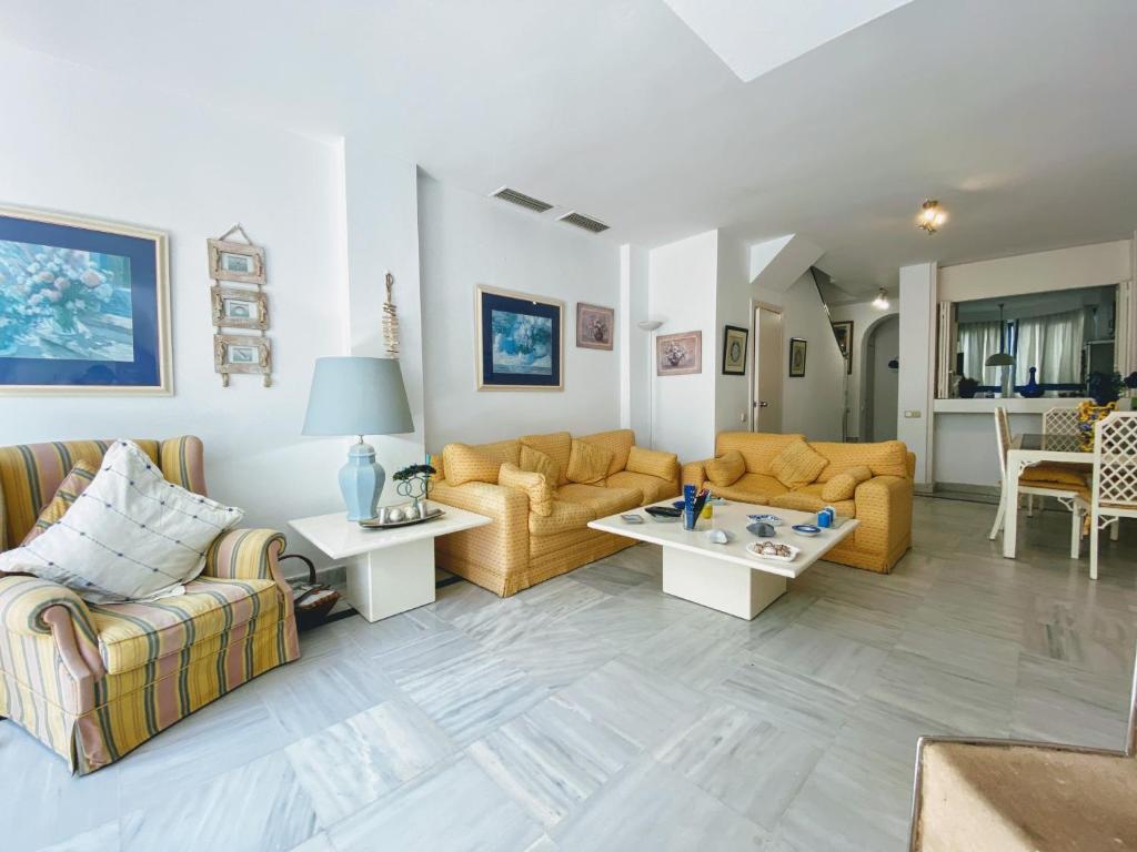 Posedenie v ubytovaní Marbella House - EaW Homes