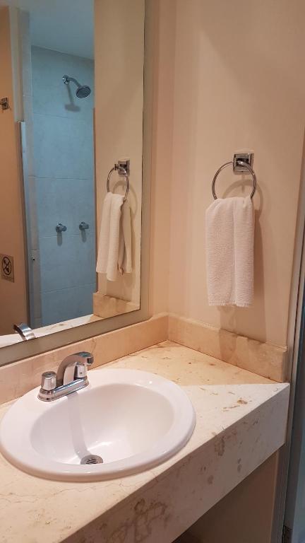 Koupelna v ubytování Hotel y Suites Nader