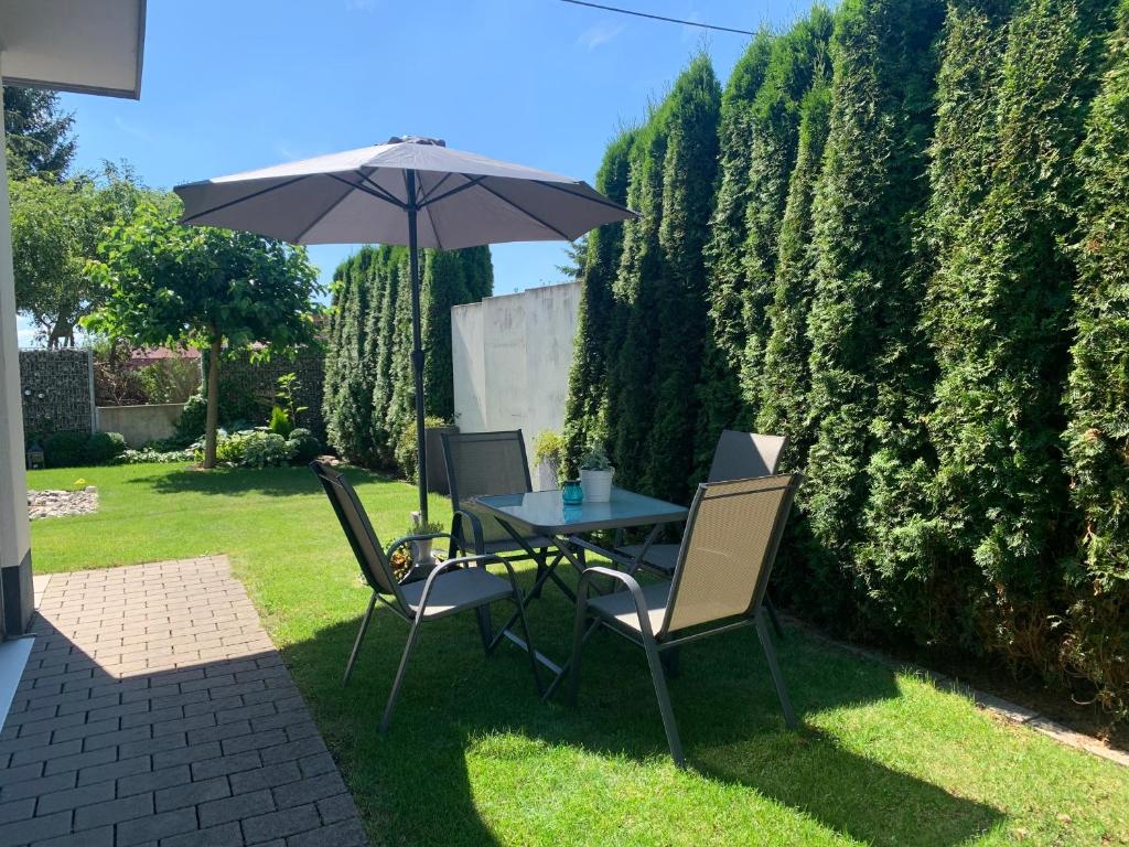 Taman di luar Schöne Wohnung in Röfingen