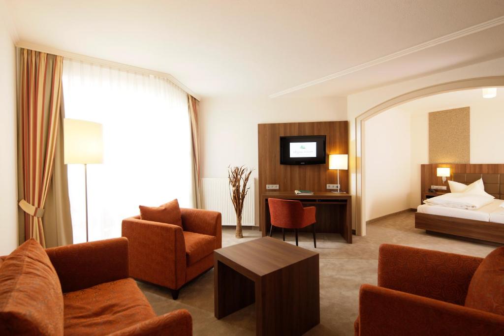 TV a/nebo společenská místnost v ubytování allgäu resort