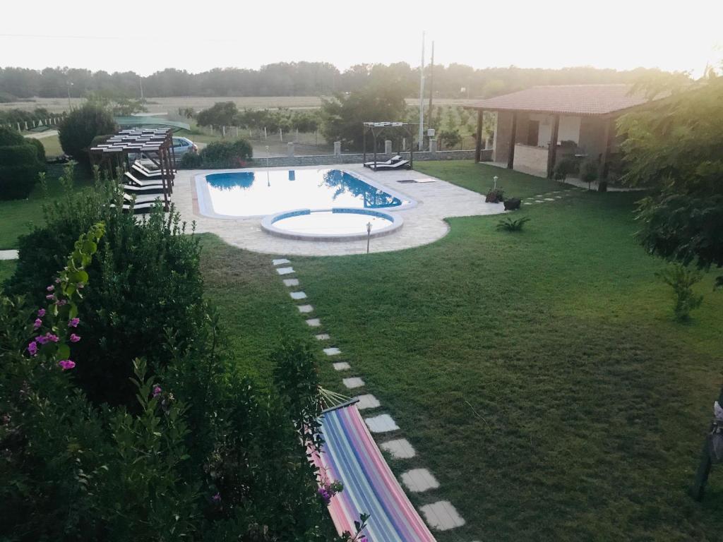 Bazén v ubytování Apartments Ada Bojana nebo v jeho okolí