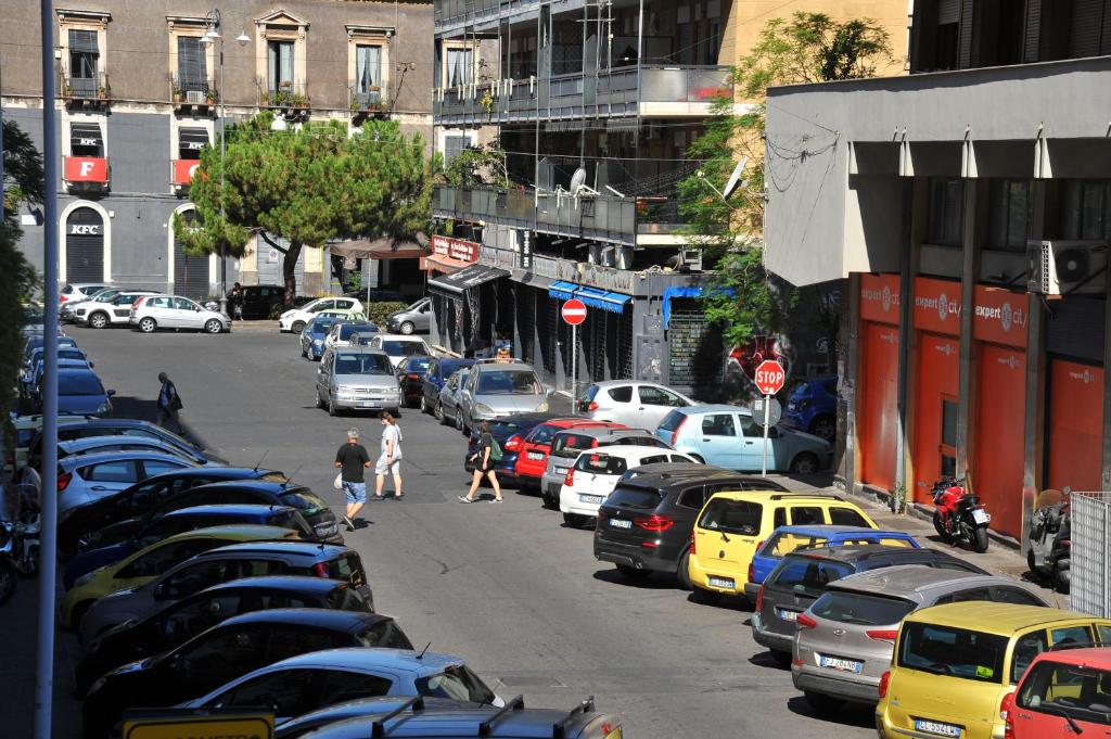 Goście zatrzymujący się w obiekcie Home 22 Appartamento in centro storico - Catania