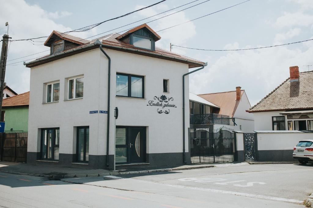 a white building on the side of a street at Endlich zuhause in Sibiu