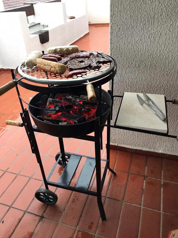  Amplo apê condomínio piscina Toninhas Ubatuba