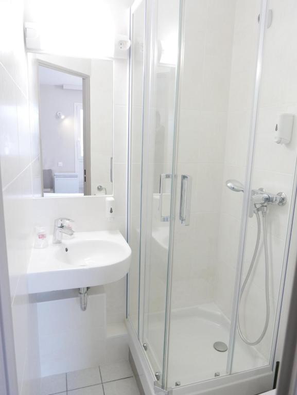 Brit Hotel Reims La Pompelle - 2 Angrenzende Zimmer