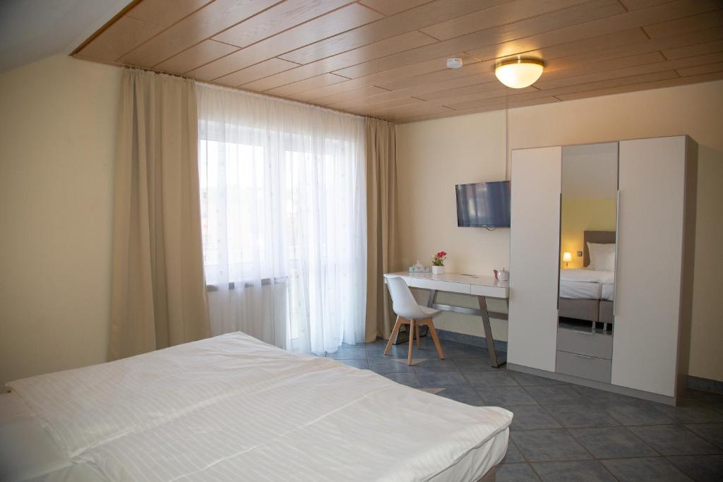 Postel nebo postele na pokoji v ubytování Hotel Andrea