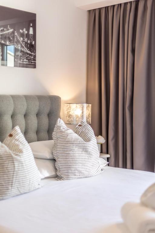 Postel nebo postele na pokoji v ubytování Hvar de luxe apartments 1