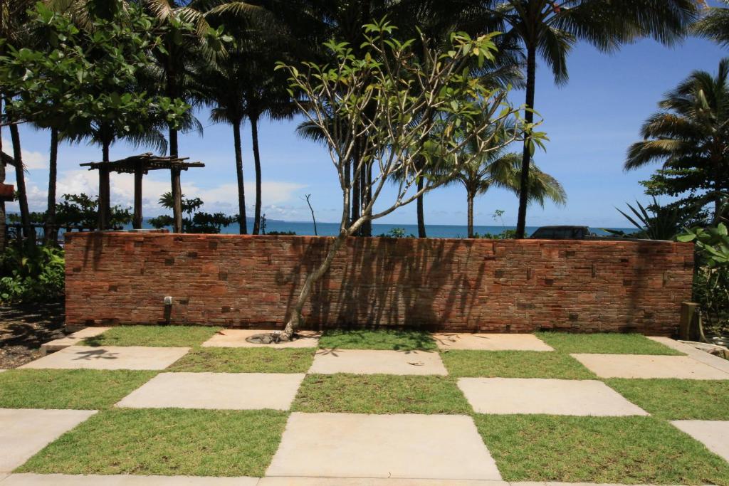Ein Garten an der Unterkunft Bale Karang Cottages