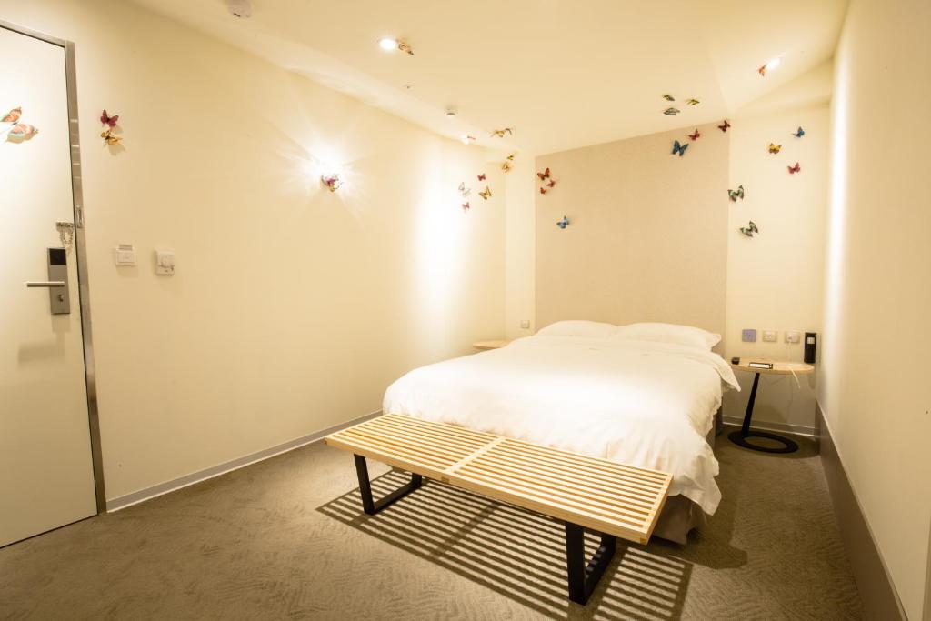 Postel nebo postele na pokoji v ubytování Walker Hotel. Ximen