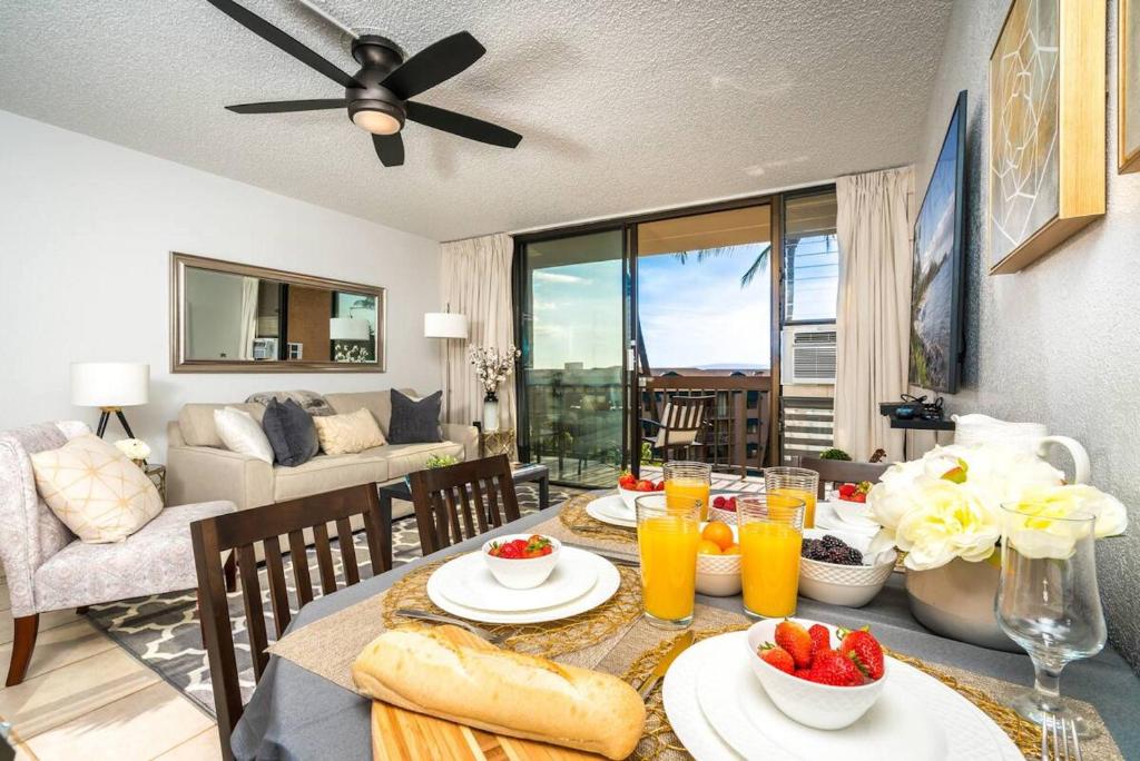 Posezení v ubytování 1BD Condo with Ocean Views: 40% OFF, Self Check-In