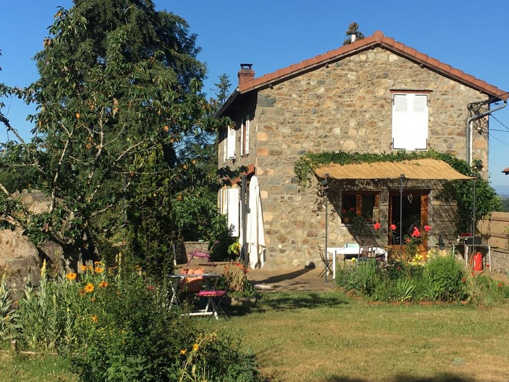 Maison calme, terrasse et jardin proche lac des sapins