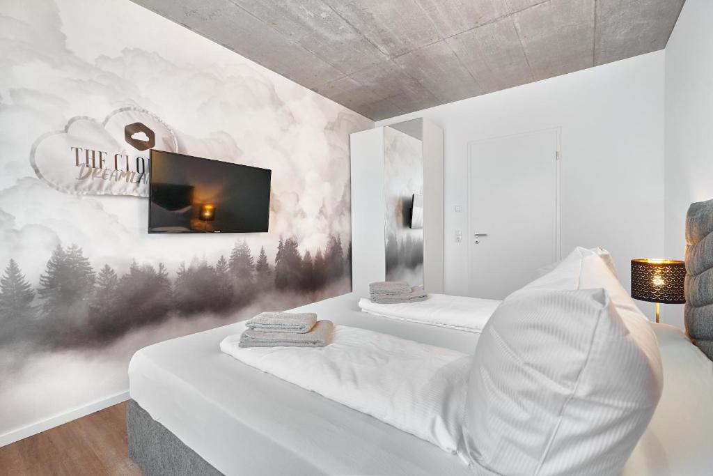 Postel nebo postele na pokoji v ubytování The Cloud Suite Apartments