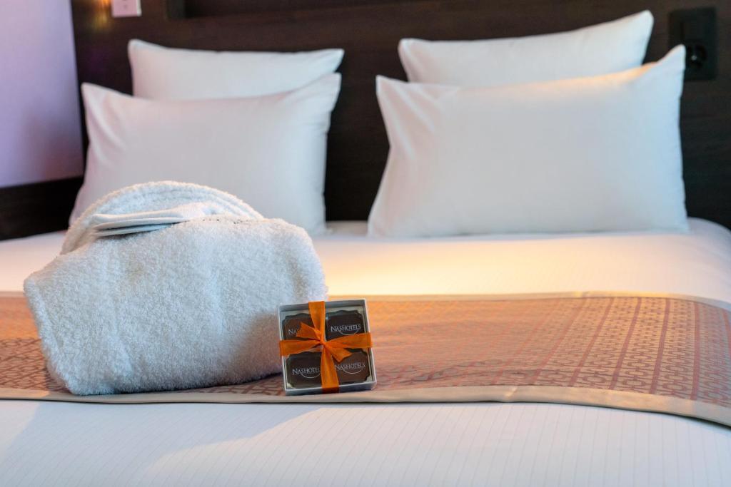Postel nebo postele na pokoji v ubytování Nash Pratik Hotel