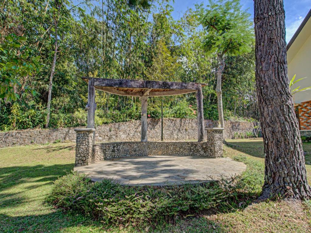 Zahrada ubytování OYO 3208 Villa Inn App Trawas Bintaro Syariah
