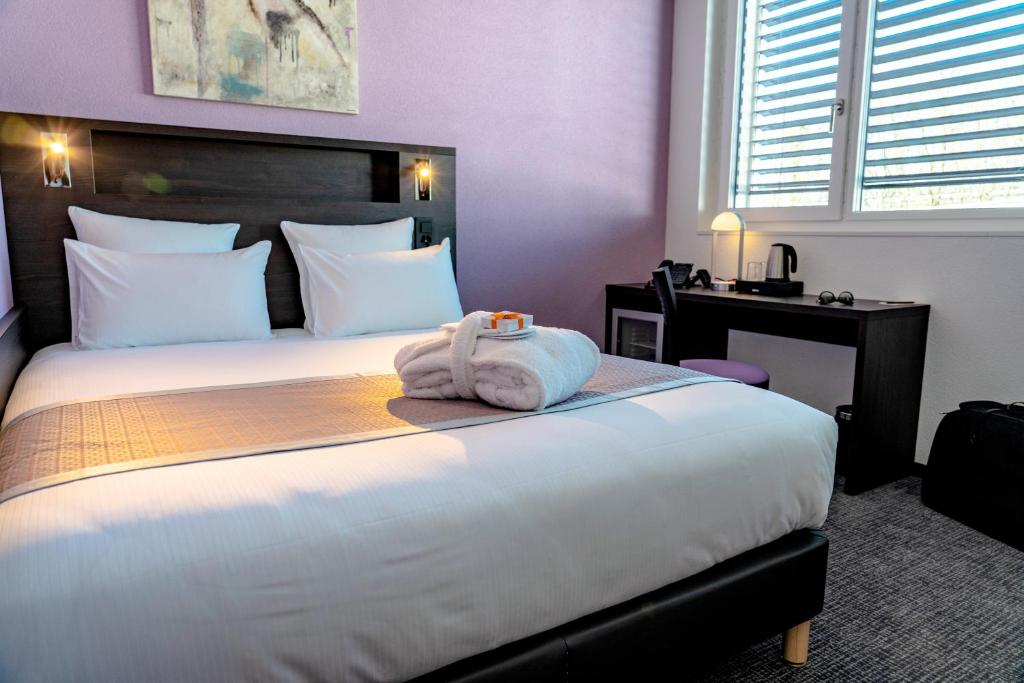 Postel nebo postele na pokoji v ubytování Nash Pratik Hotel