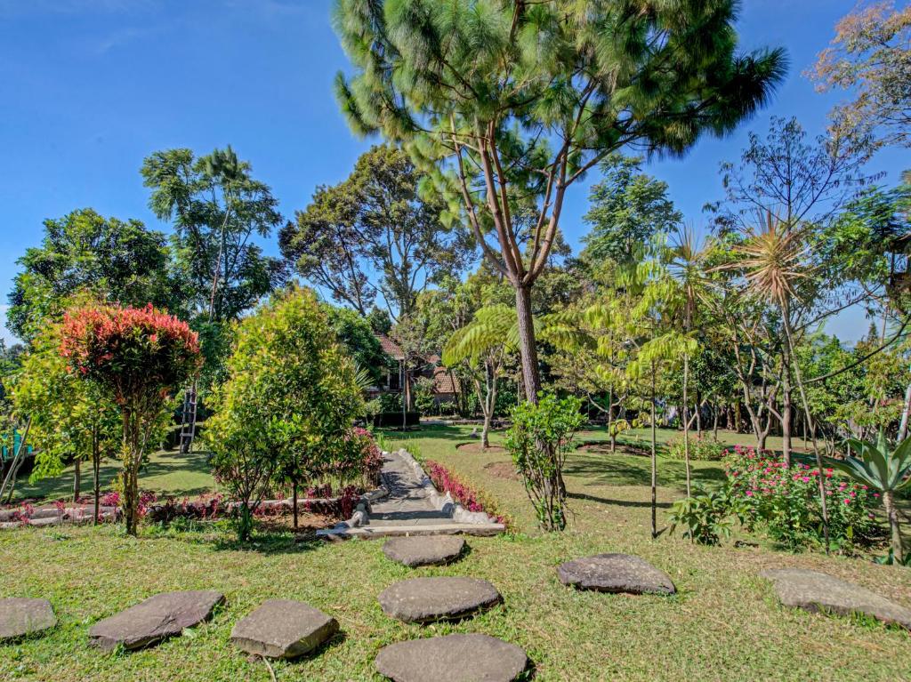 Zahrada ubytování OYO 3208 Villa Inn App Trawas Bintaro Syariah