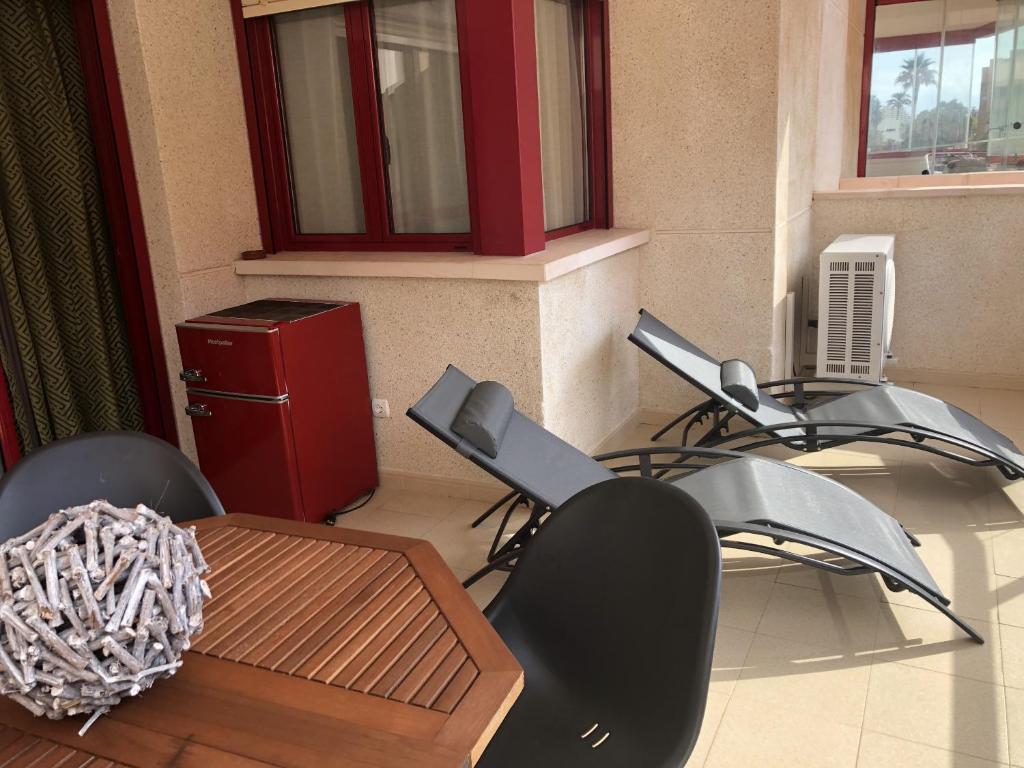 A seating area at Edificio Amatista