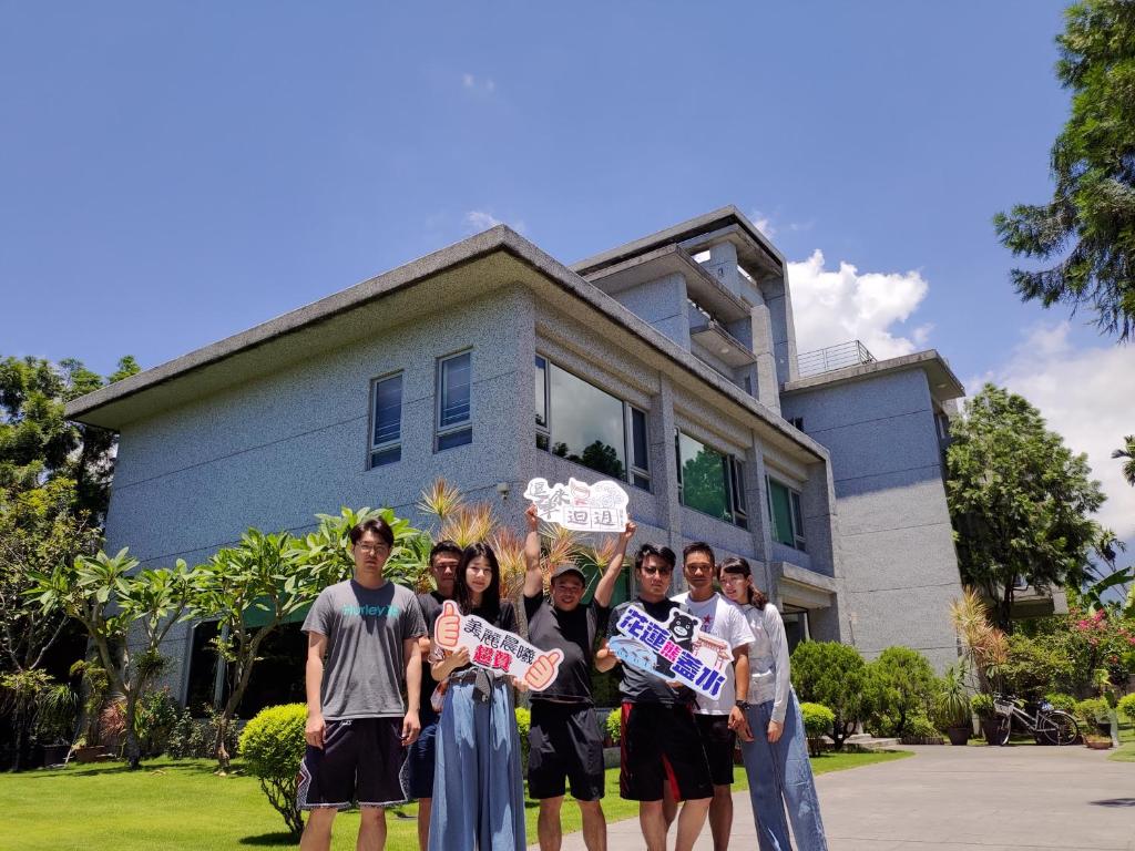 a group of people holding signs in front of a house at Pretty Sun B&amp;B in Ji&#39;an