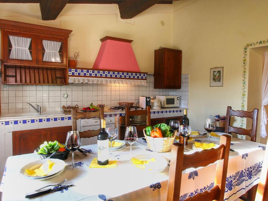 Kuchyň nebo kuchyňský kout v ubytování Farmhouse in Tuscany with Pool and Organic Garden