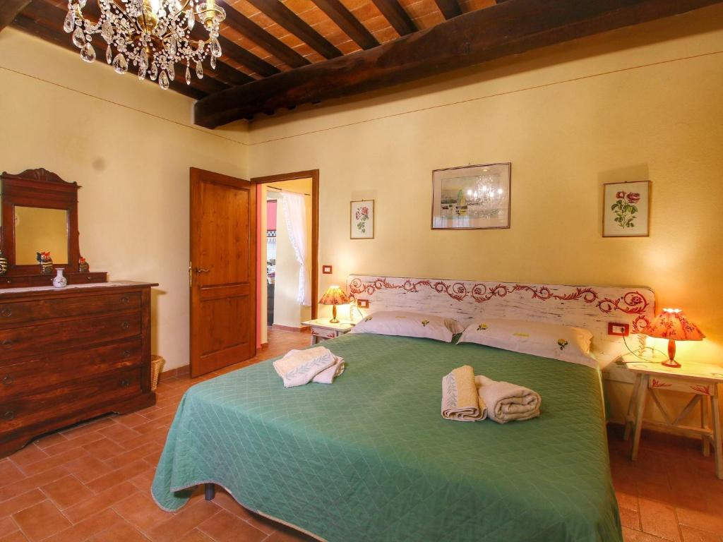Postel nebo postele na pokoji v ubytování Farmhouse in Tuscany with Pool and Organic Garden