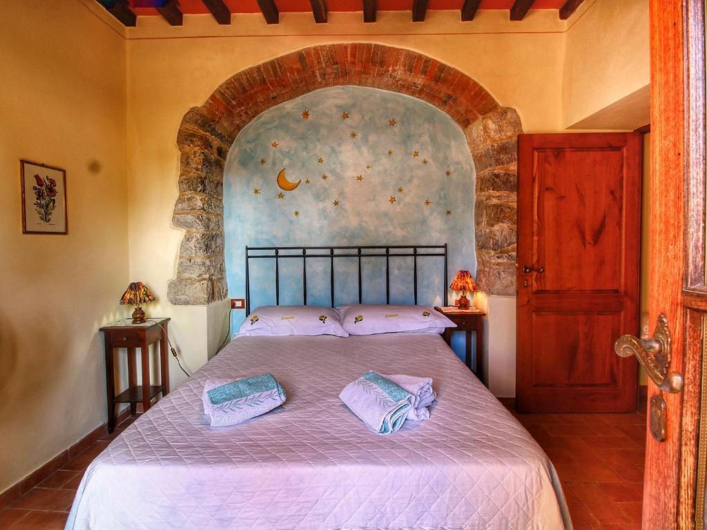 Postel nebo postele na pokoji v ubytování Farmhouse in Tuscany with Pool and Organic Garden