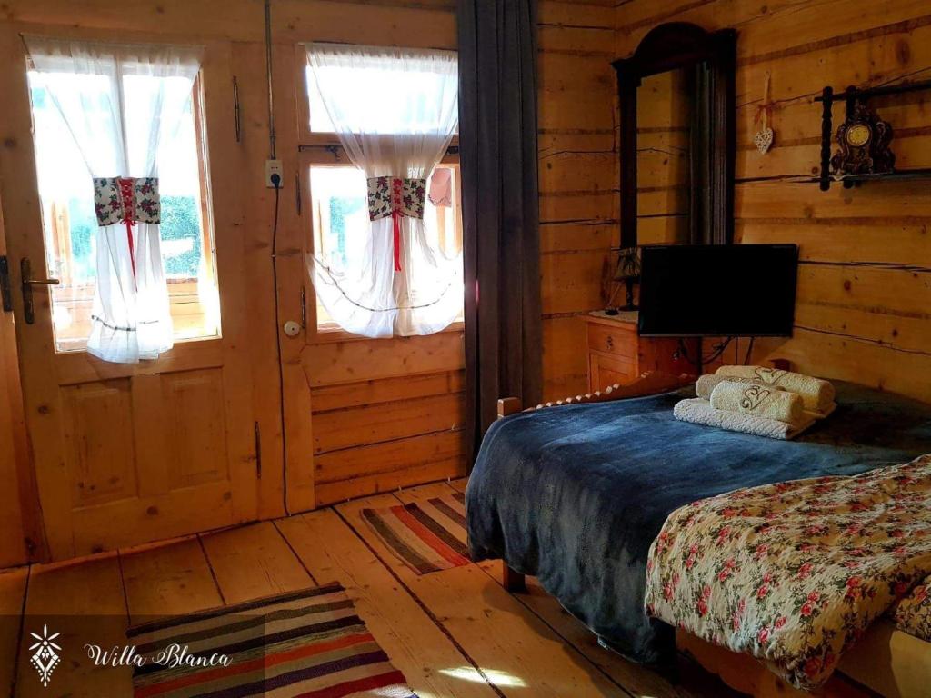Postel nebo postele na pokoji v ubytování Willa Blanca Zakopane