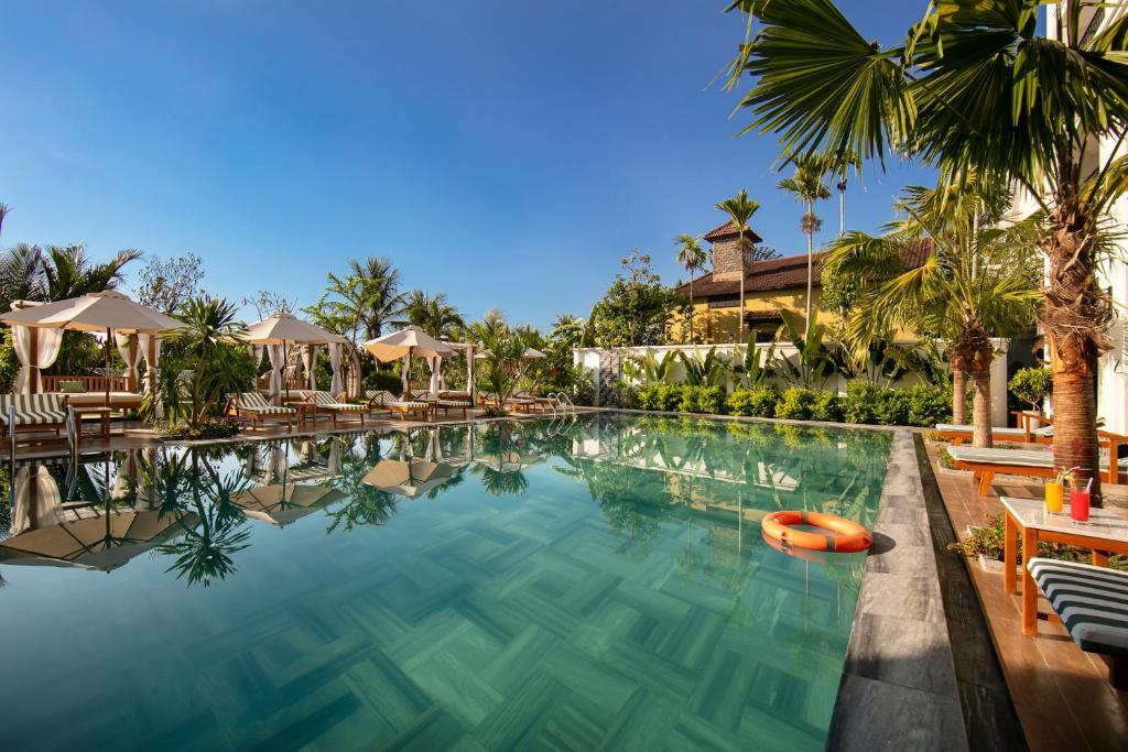 Bazén v ubytování Shining Riverside Hoi An Boutique & Spa nebo v jeho okolí