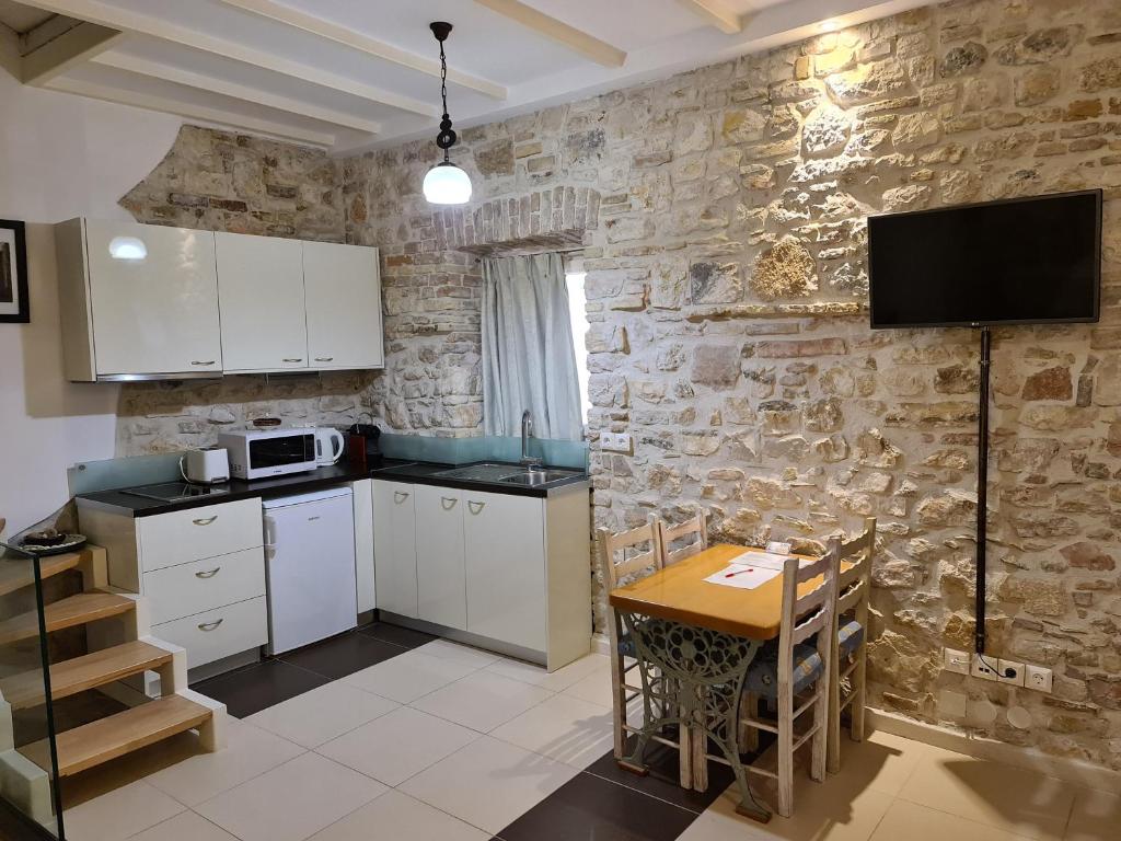 Kuchnia lub aneks kuchenny w obiekcie NJ Corfu Liston Apartments