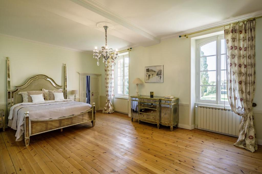 Manoir de Bel Ébat - Deluxe Double Room (2 Adults + 1 Child)