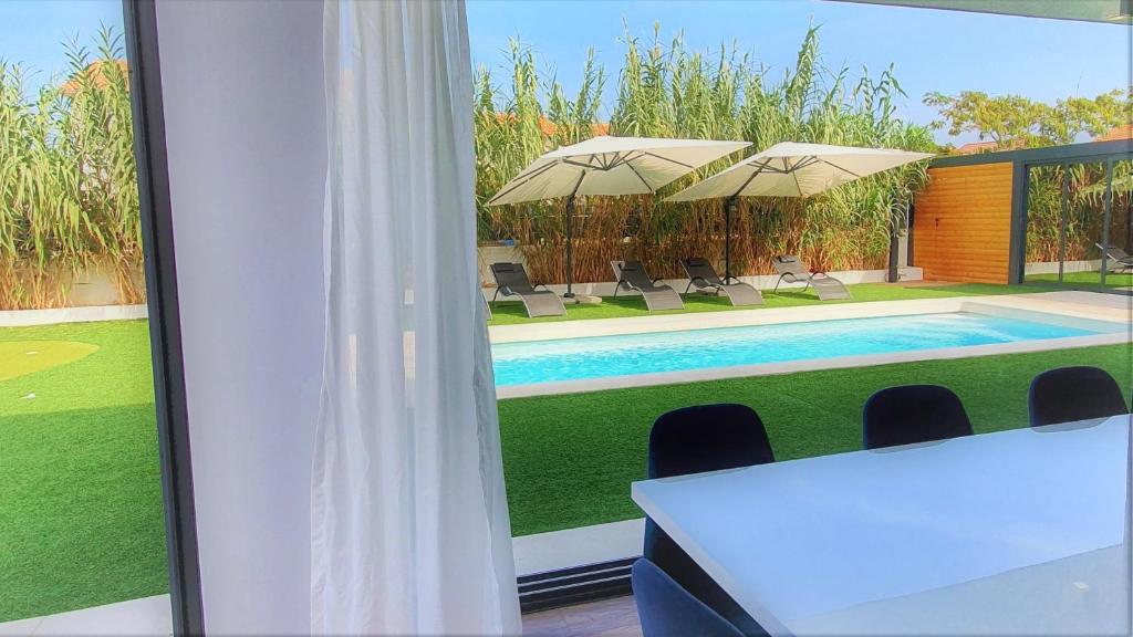 Bazén v ubytování Villa Aurus - Luxury 5 bedroom nebo v jeho okolí