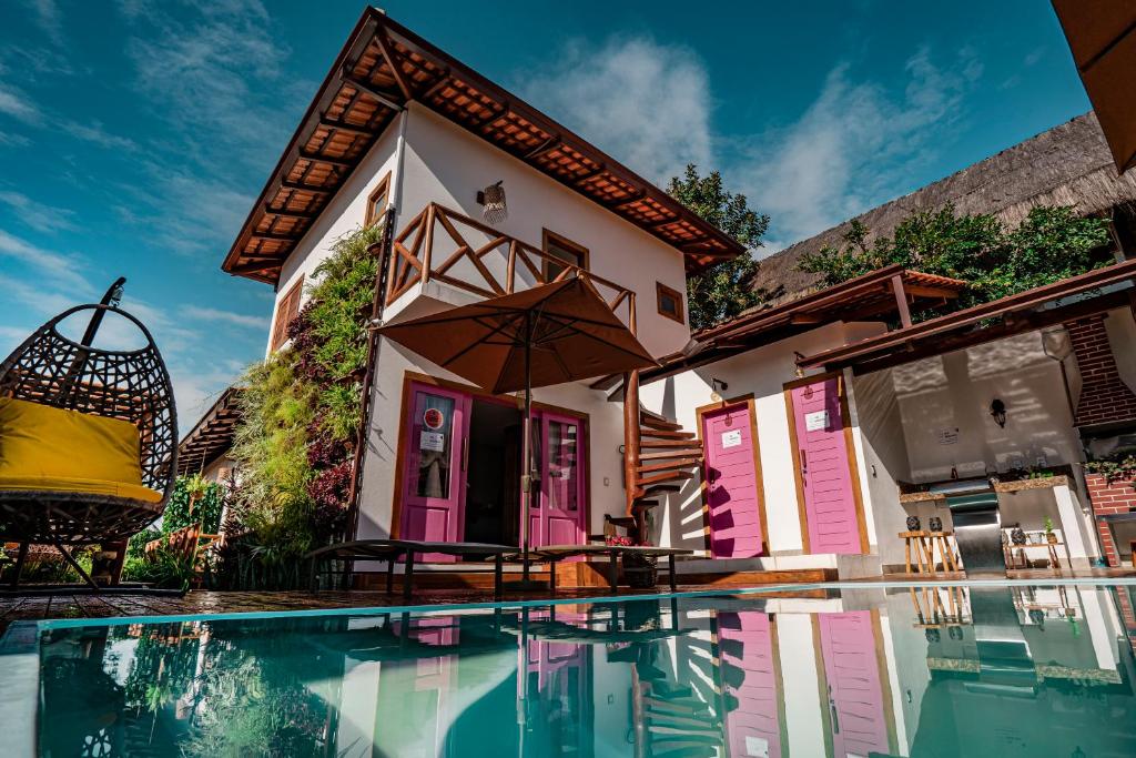 Casa con piscina y sombrilla en Vila Lua de Taipu - Taipu de Fora en Barra Grande