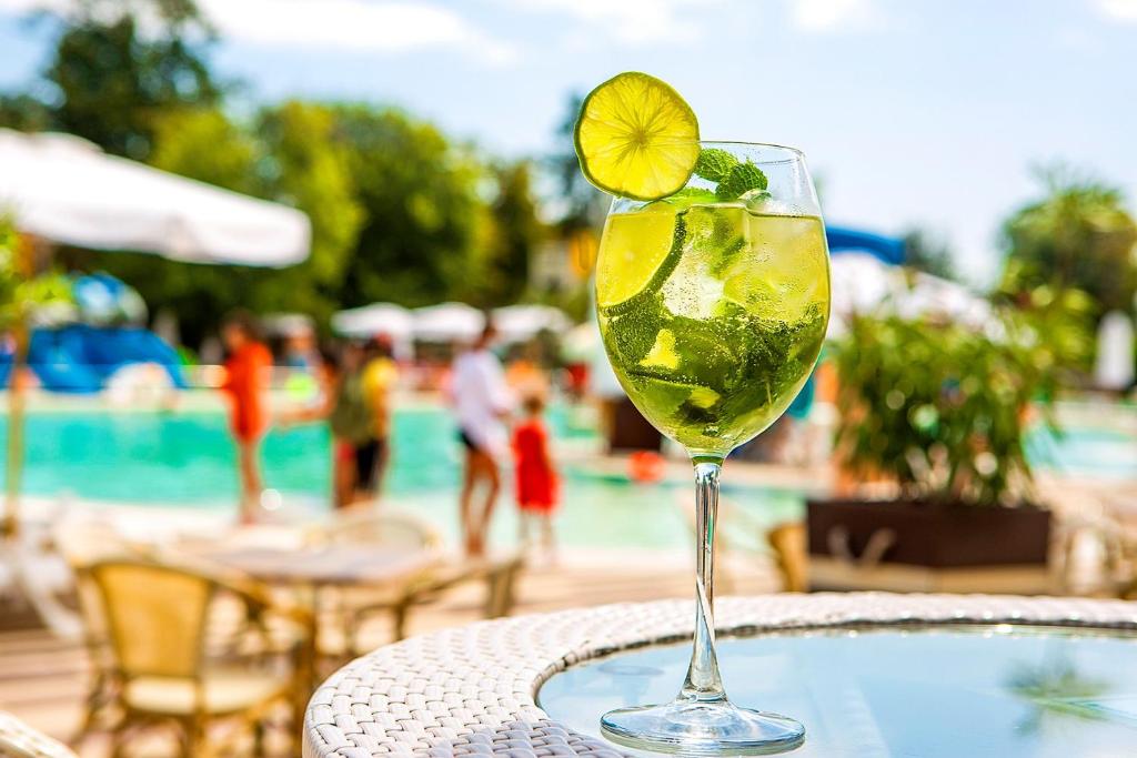 Nápoje v ubytování Mera Resort