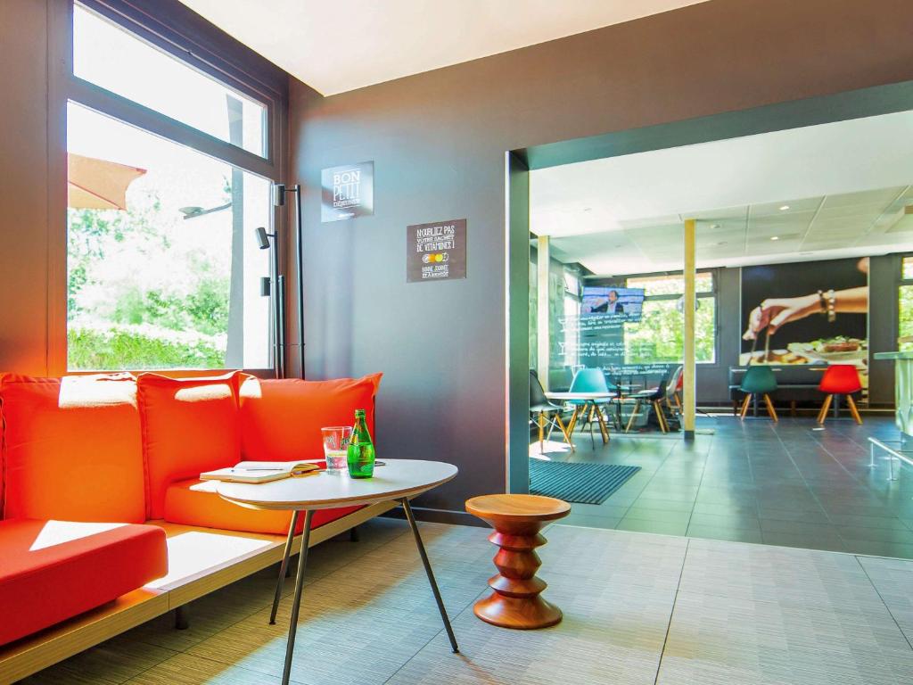 Posezení v ubytování ibis Mulhouse Ile Napoleon