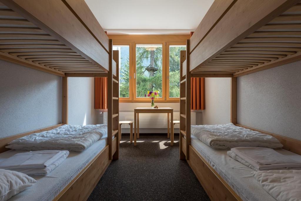 Ski-to-door Sport Resort Fiesch - Fiescher Hostel - Camera Quadrupla Standard