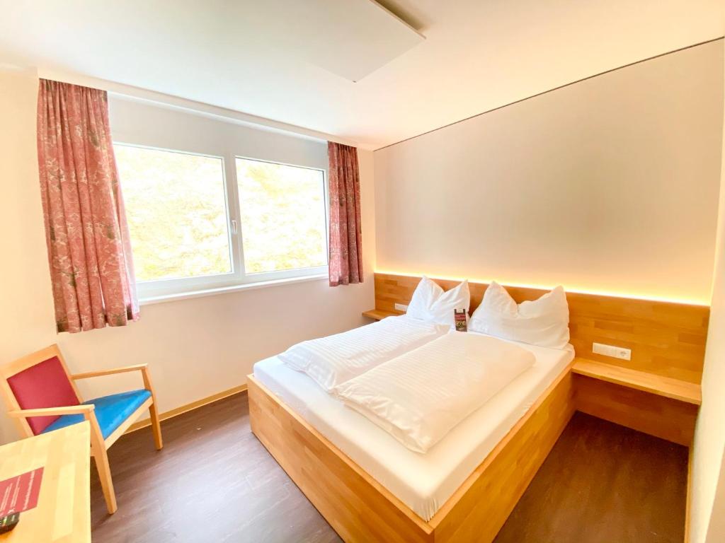 Postel nebo postele na pokoji v ubytování I AM HOTEL Graz-Seiersberg