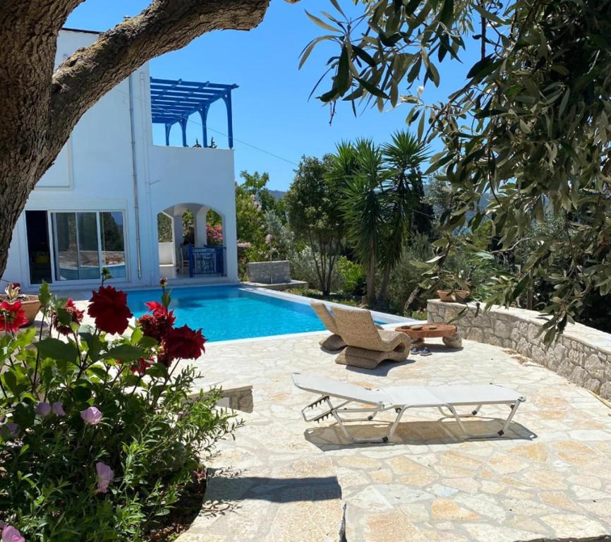The swimming pool at or close to Villa Andrea