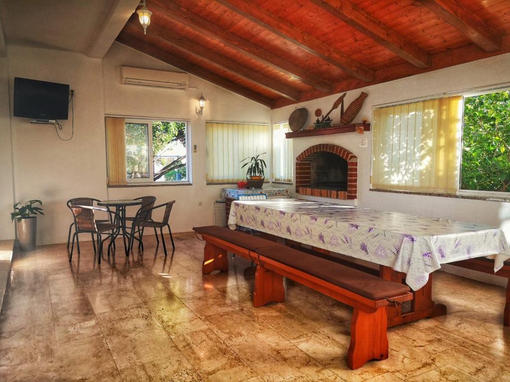 a living room with a table and a fireplace at Apartment Valentin in Ugljan