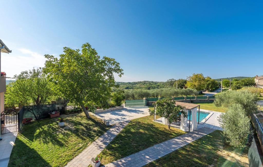 Bazén v ubytovaní Terre Bianche with Private Pool and Whirlpool alebo v jeho blízkosti
