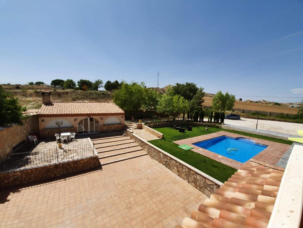 a villa with a swimming pool and a house at Chalet Las Praderas in Chillarón de Cuenca