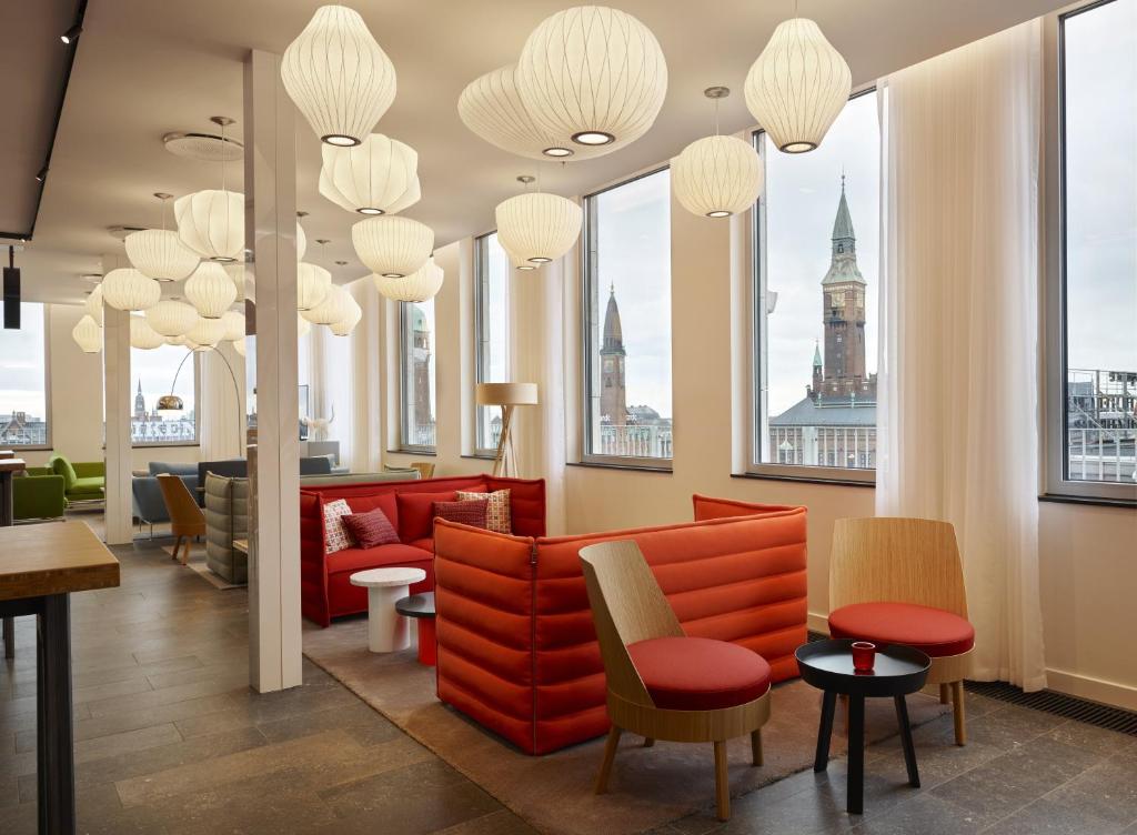 Posezení v ubytování citizenM Copenhagen Radhuspladsen
