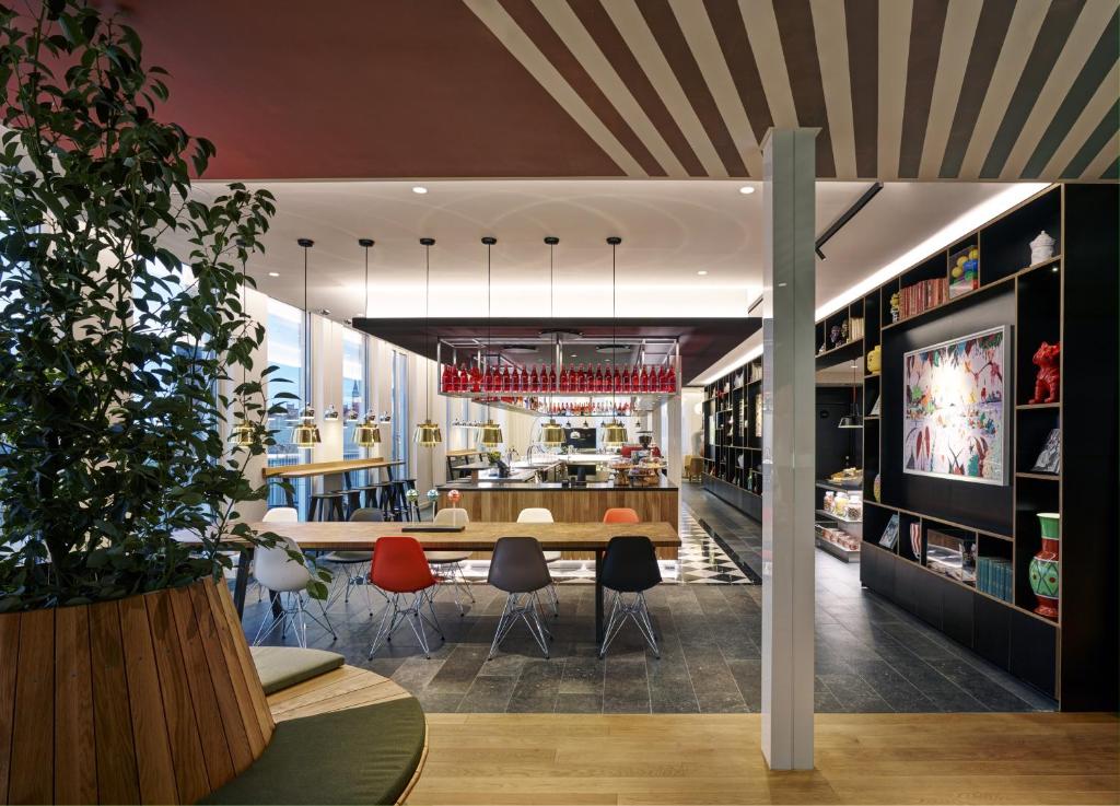 Posezení v ubytování citizenM Copenhagen Radhuspladsen