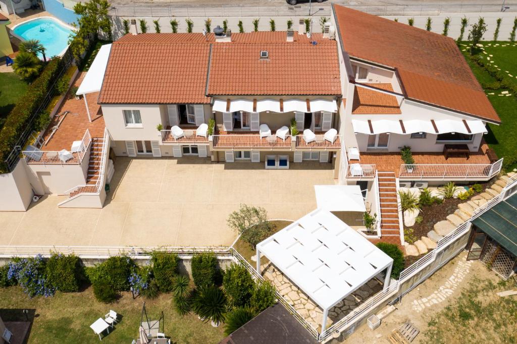 an overhead view of a house with a roof at Camere Relais Filomare in Marcelli