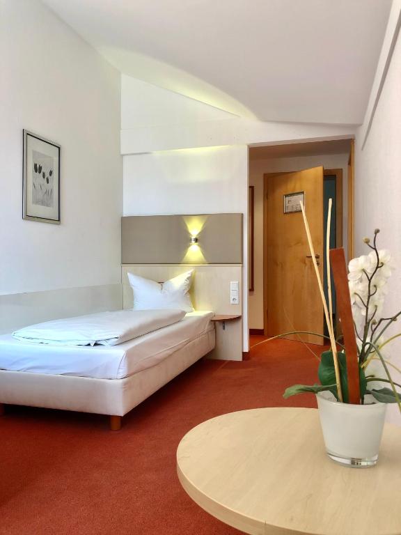 Postel nebo postele na pokoji v ubytování Hotel Günter