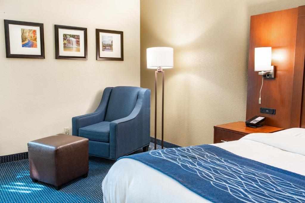 Comfort Inn Piketon near Fairgrounds - King Room With Spa Bath - Non-Smoking