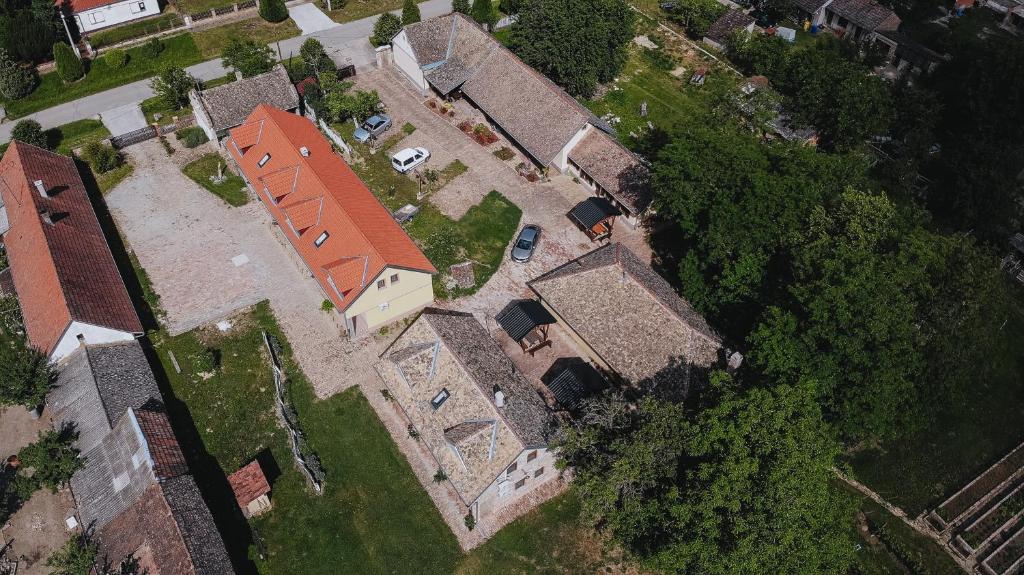 Sobe Kod Baje - Baranjska Kuća - Housity