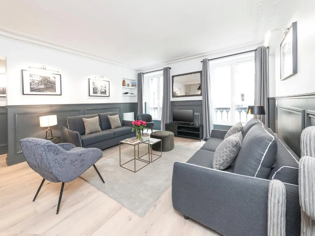 NEW! Luxury 3 Bedrooms Le Louvre II by Livinparis, Paris, France