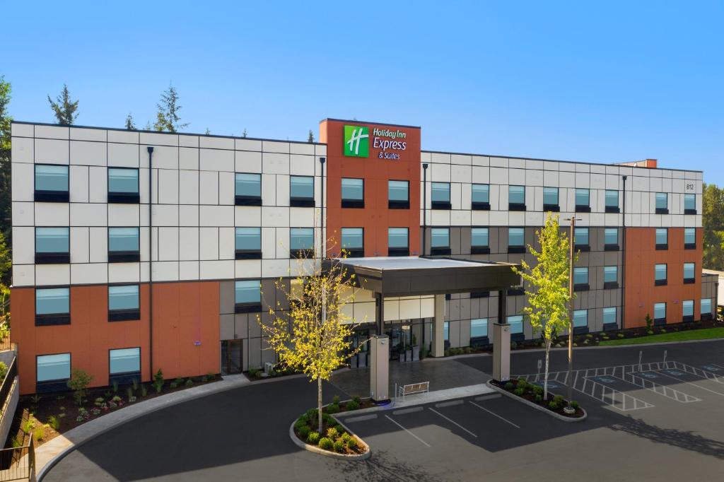 a rendering of a hotel building with a courtyard at Holiday Inn Express Puyallup, an IHG Hotel in Puyallup